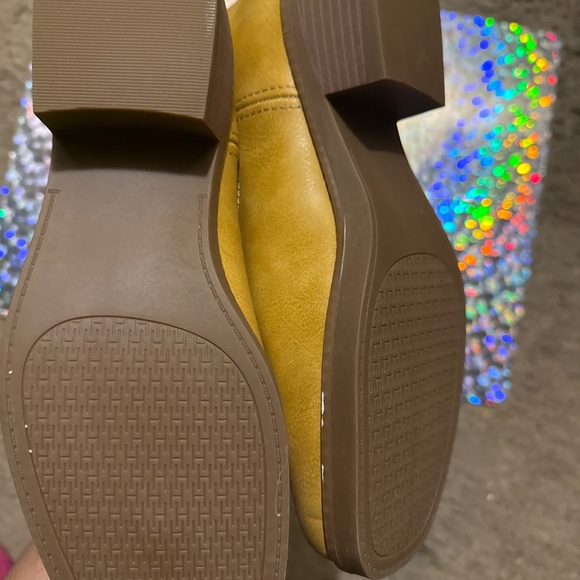 Tan boots - Picture 2 of 3